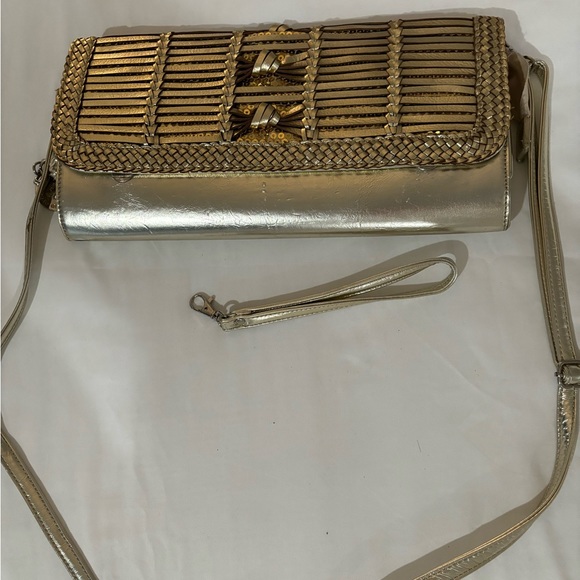 AUTHENTIC 
Gold Nichole lee crossbody purse - Picture 1 of 9
